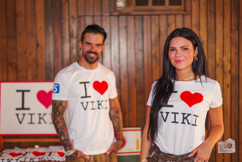 I love Viki Shirts mit jungen Models